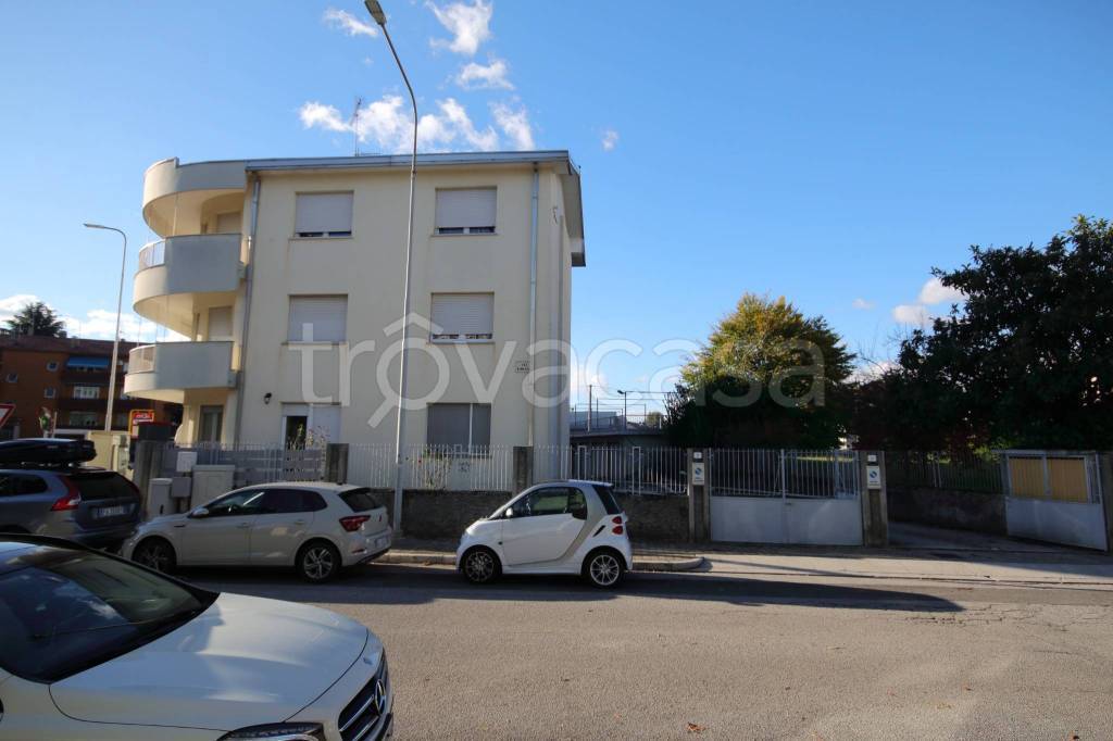 locale commerciale in vendita ad Udine in zona Baldasseria