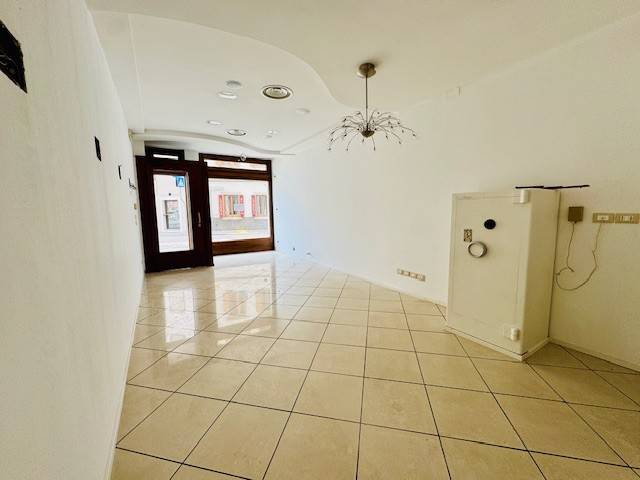 locale commerciale in vendita ad Udine in zona Centro Storico