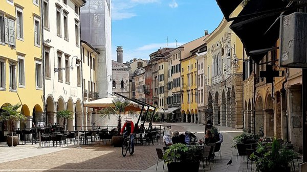 negozio in vendita ad Udine in zona Centro Storico