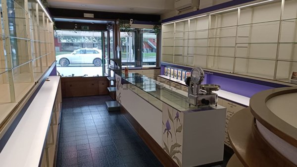 negozio in vendita ad Udine in zona Vât