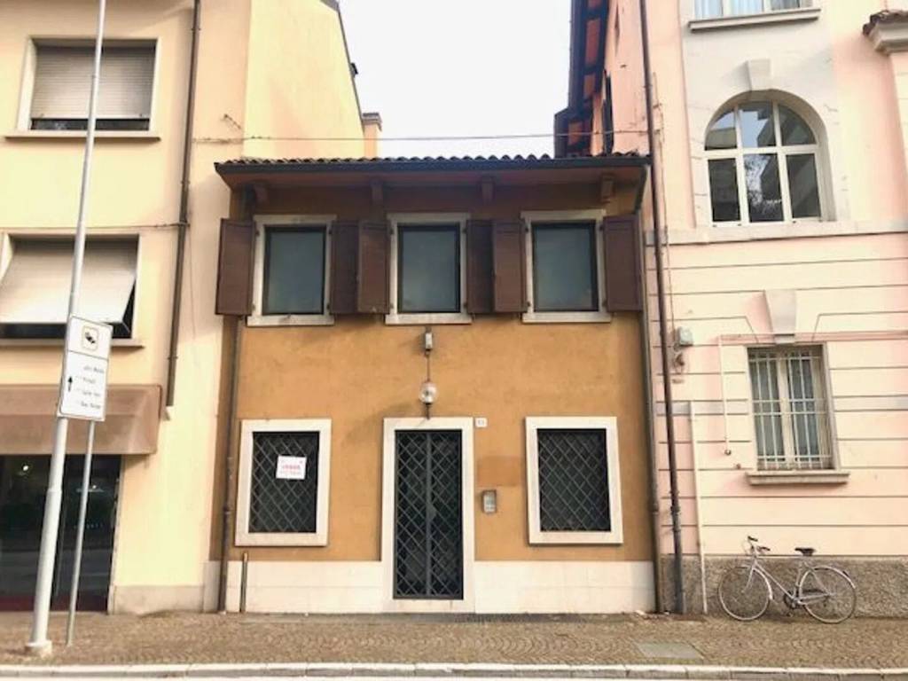 ufficio in vendita ad Udine
