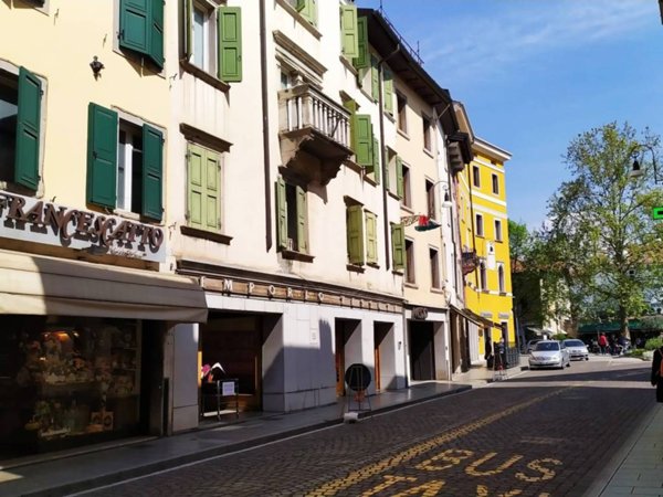 negozio in vendita ad Udine in zona Centro Storico