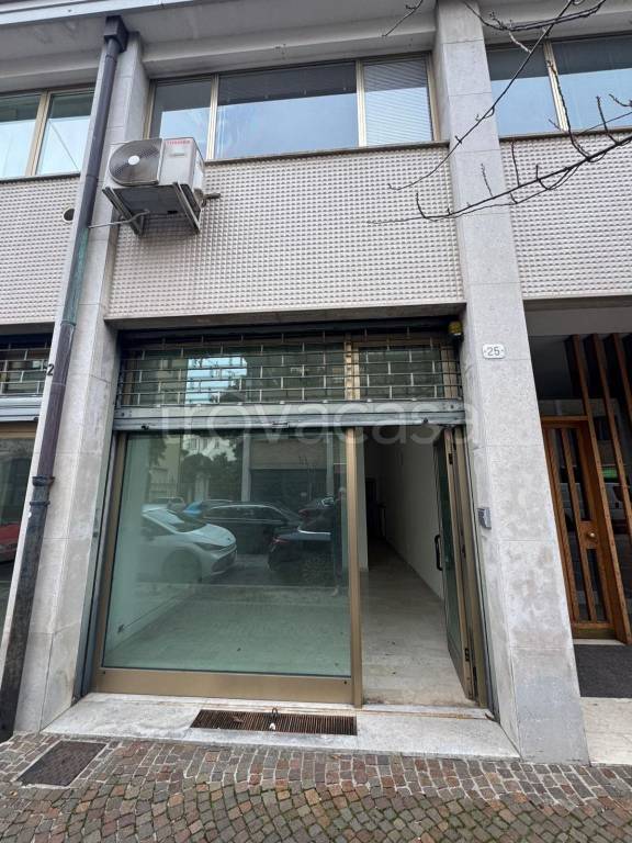 negozio in vendita ad Udine