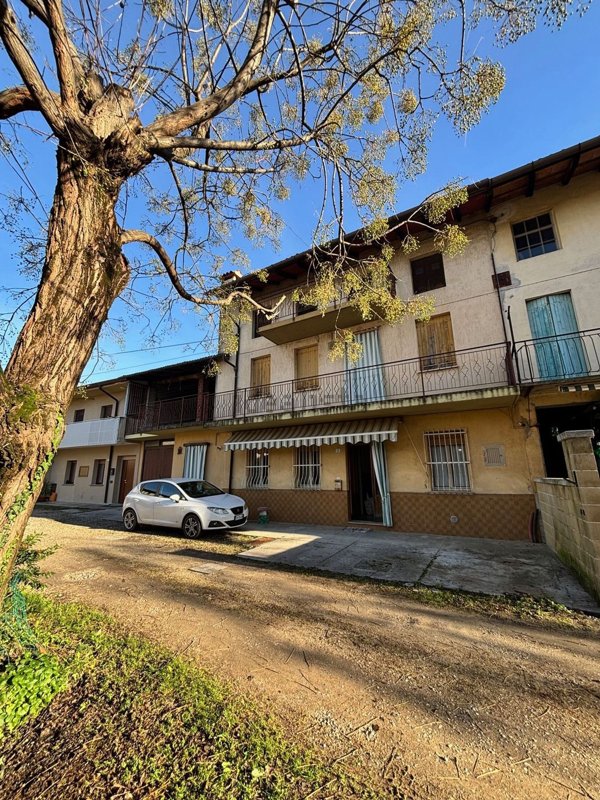 casa indipendente in vendita ad Udine in zona Godia
