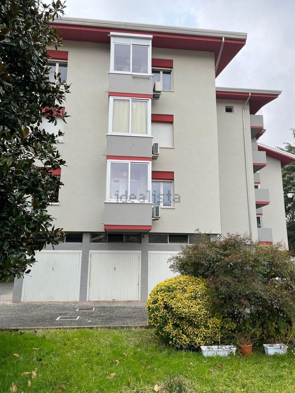 appartamento in vendita ad Udine in zona Vât