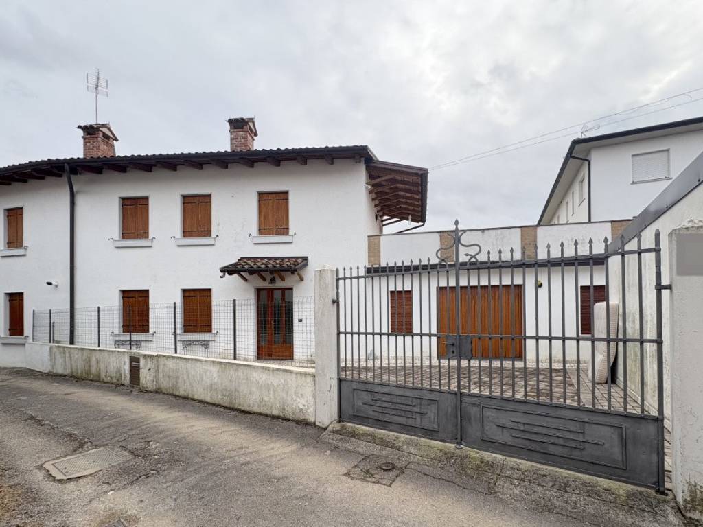 casa indipendente in vendita ad Udine in zona Cussignacco