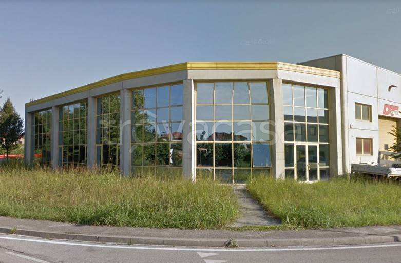 locale commerciale in vendita ad Udine in zona Laipacco