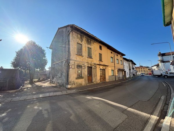 appartamento in vendita ad Udine in zona Vât