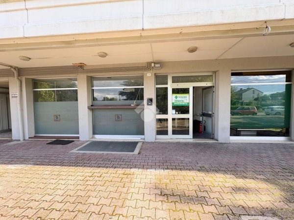 negozio in vendita ad Udine in zona Paparotti