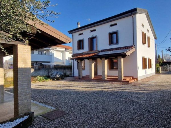 casa indipendente in vendita ad Udine in zona Paparotti