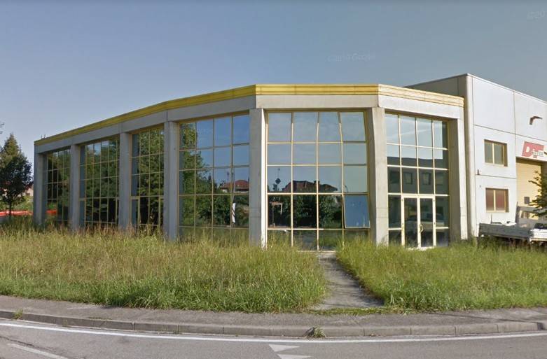 locale commerciale in vendita ad Udine