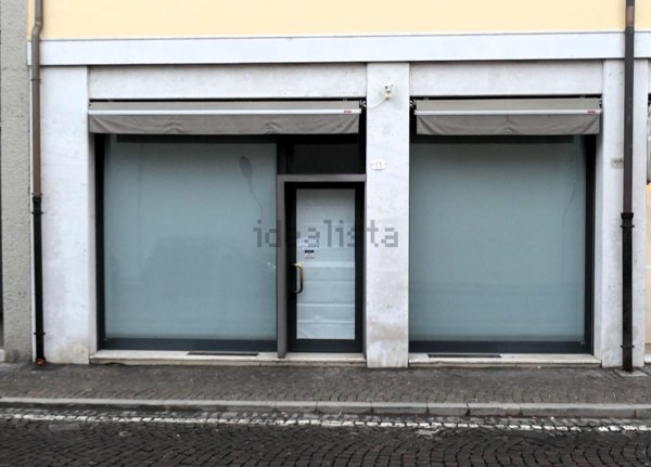 negozio in vendita ad Udine