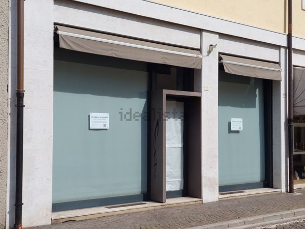negozio in vendita ad Udine