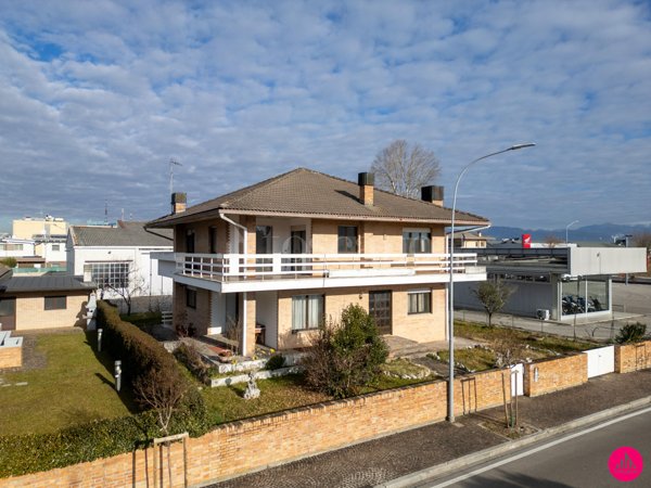 casa indipendente in vendita ad Udine in zona Cussignacco
