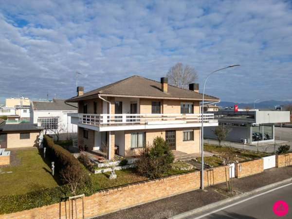 casa indipendente in vendita ad Udine in zona Cussignacco