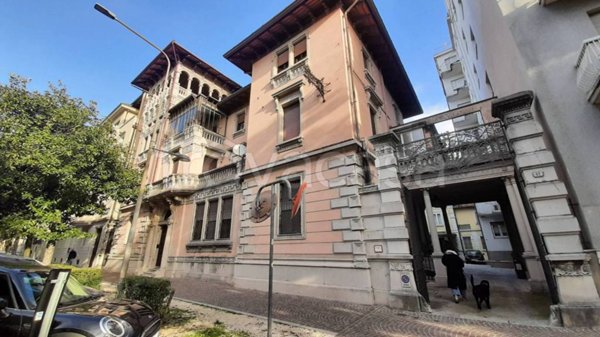 locale commerciale in vendita ad Udine