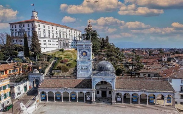 negozio in vendita ad Udine in zona Centro Storico