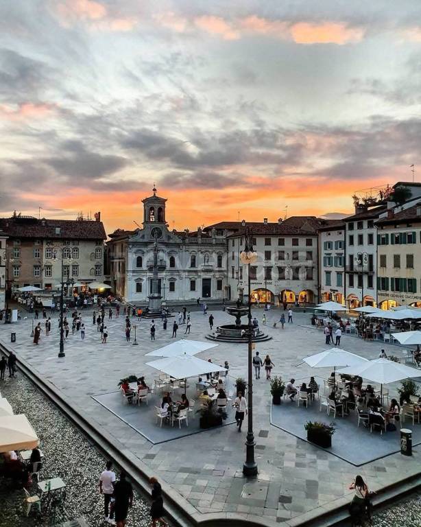 negozio in vendita ad Udine in zona Centro Storico
