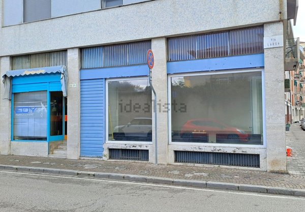 locale commerciale in vendita ad Udine