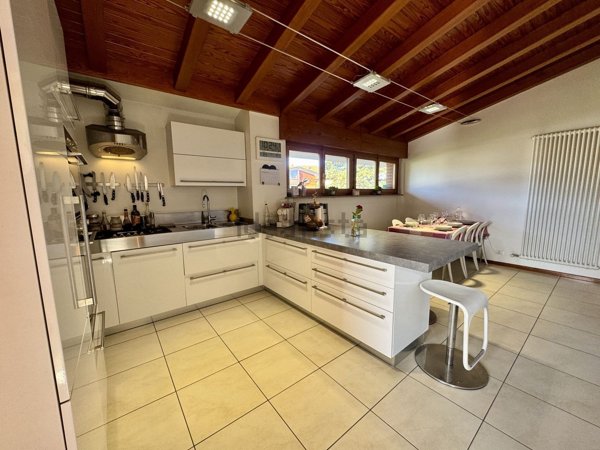 casa indipendente in vendita ad Udine in zona Vât