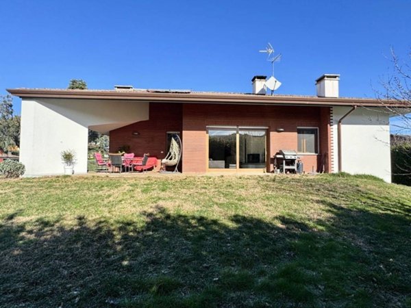 casa indipendente in vendita ad Udine in zona Vât