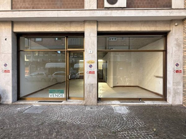 negozio in vendita ad Udine