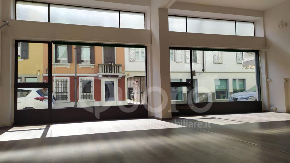 negozio in vendita ad Udine