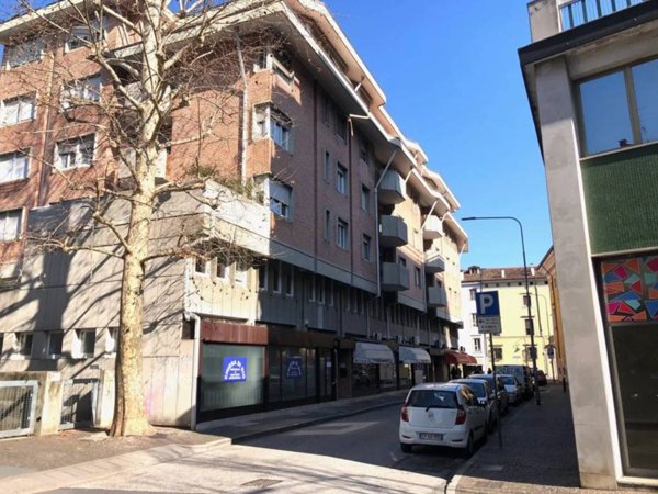 negozio in vendita ad Udine