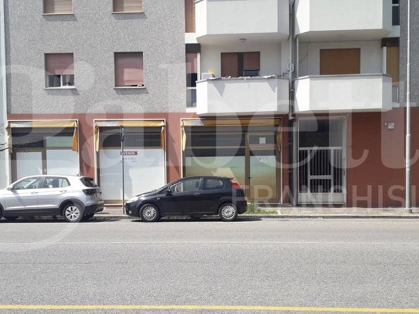 negozio in vendita ad Udine in zona Chiavris