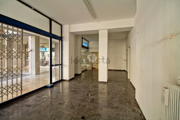 locale commerciale in vendita ad Udine