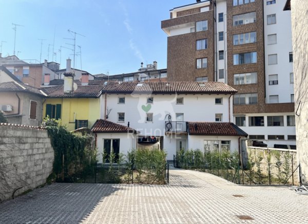 casa indipendente in vendita ad Udine in zona Centro Storico