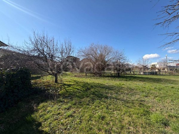 terreno edificabile in vendita ad Udine in zona Paparotti