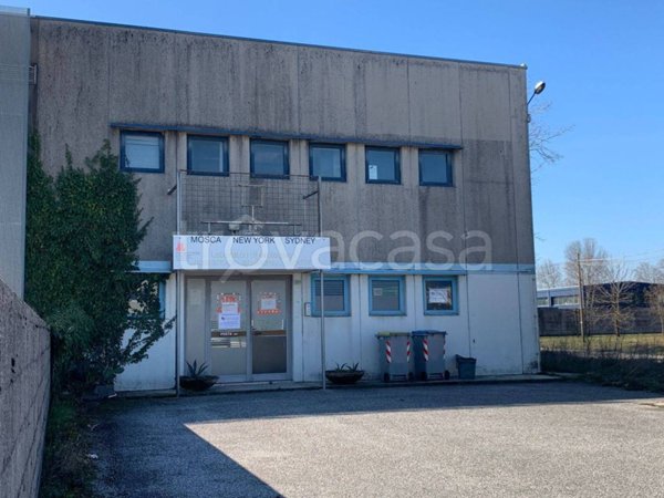 locale commerciale in vendita ad Udine in zona Baldasseria