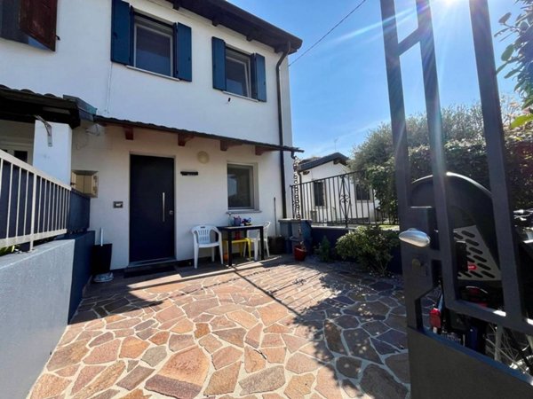 casa indipendente in vendita ad Udine in zona Rizzi