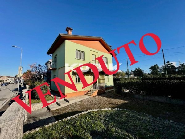casa indipendente in vendita ad Udine in zona Vât