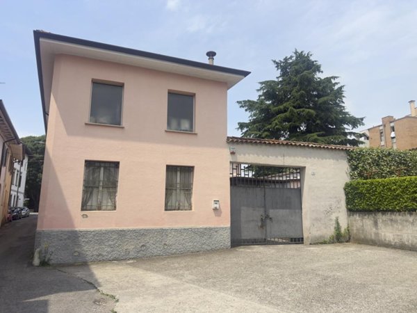 casa indipendente in vendita ad Udine