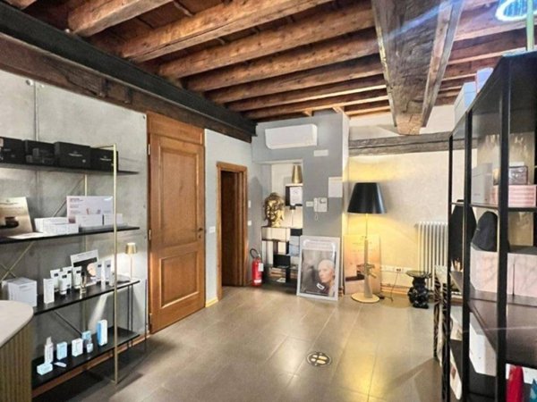 negozio in vendita ad Udine in zona Centro Storico