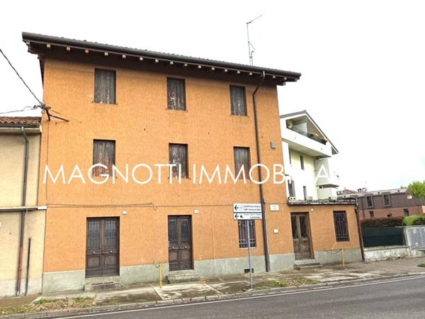 casa indipendente in vendita ad Udine in zona Vât