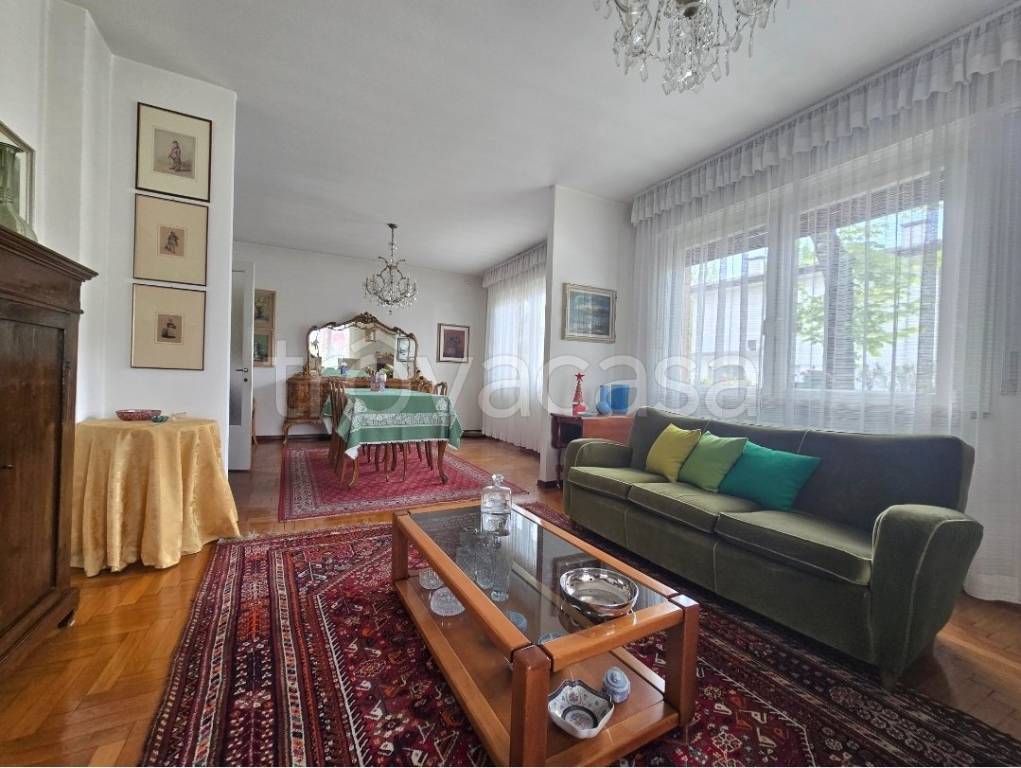 casa indipendente in vendita ad Udine in zona Vât