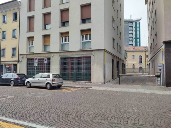 negozio in vendita ad Udine in zona Centro Storico