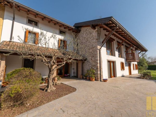 casa indipendente in vendita ad Udine in zona Cussignacco