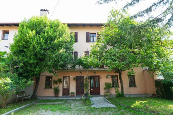 casale in vendita ad Udine in zona Centro Storico