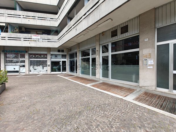 locale commerciale in vendita ad Udine