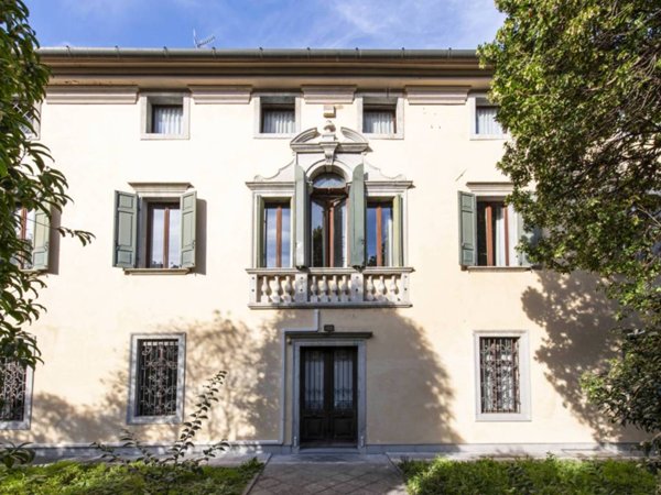 intera palazzina in vendita ad Udine in zona Centro Storico