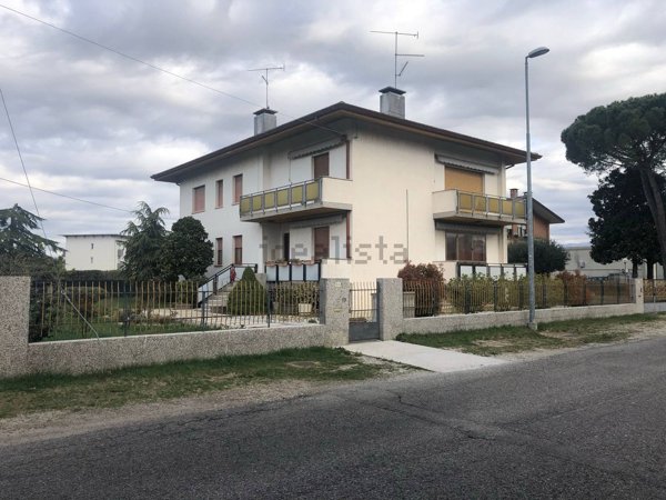 casa indipendente in vendita ad Udine in zona Vât