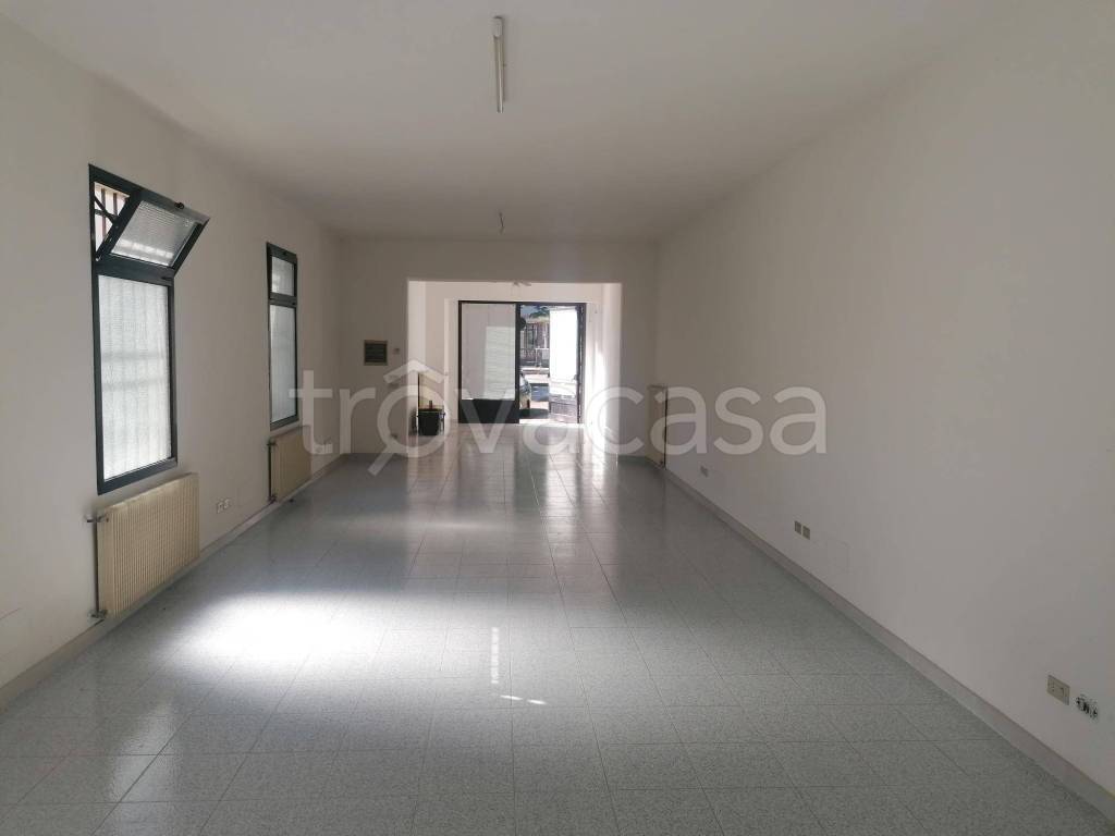 negozio in vendita ad Udine in zona San Rocco