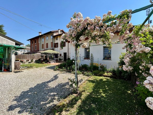 casa indipendente in vendita ad Udine in zona Vât