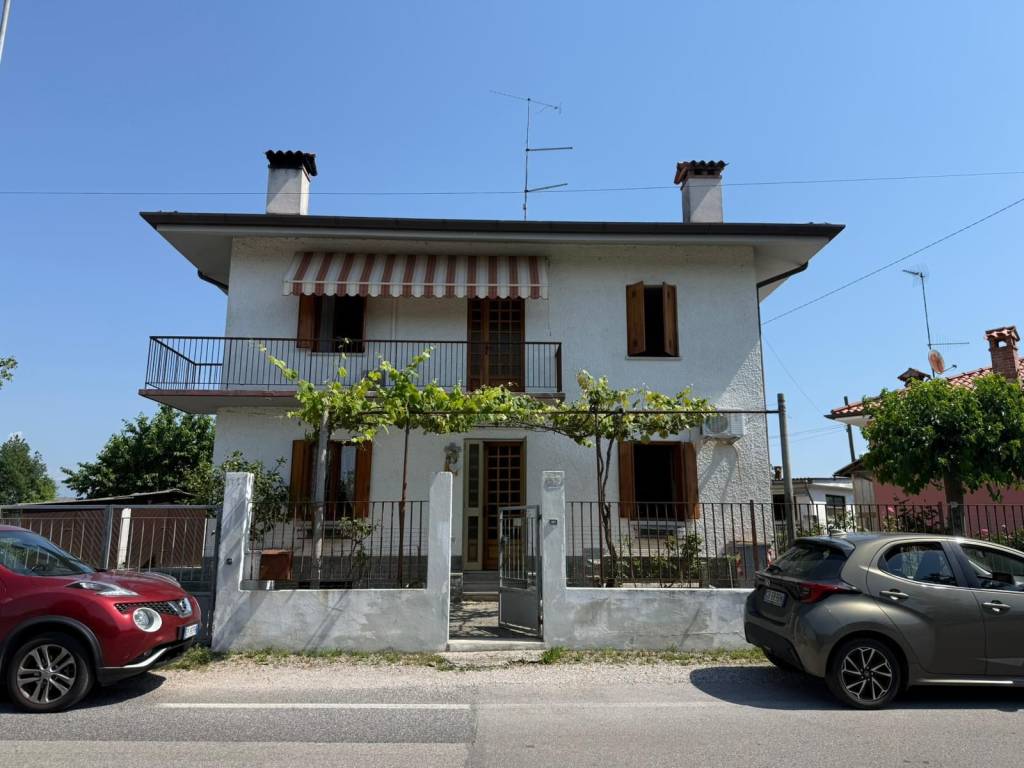 casa indipendente in vendita ad Udine in zona Rizzi