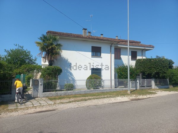 appartamento in vendita ad Udine in zona Vât