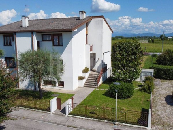 casa indipendente in vendita ad Udine in zona Paparotti
